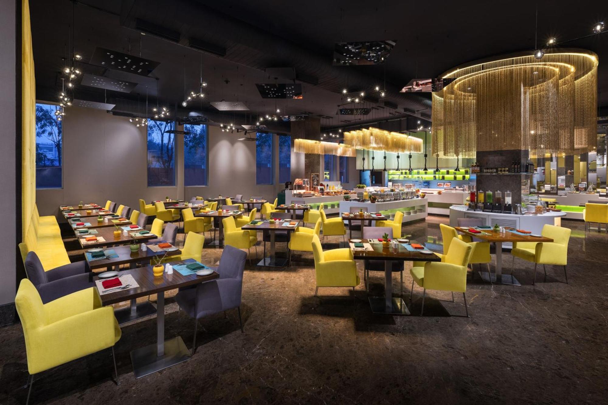 Aloft Bengaluru Outer Ring Road Hotel Екстериор снимка