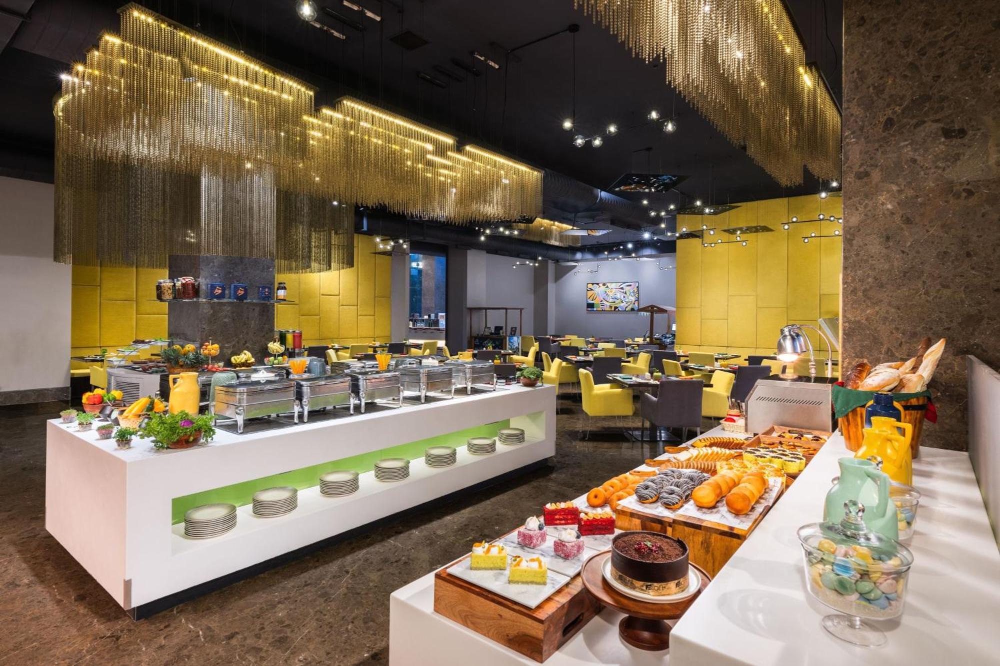 Aloft Bengaluru Outer Ring Road Hotel Екстериор снимка