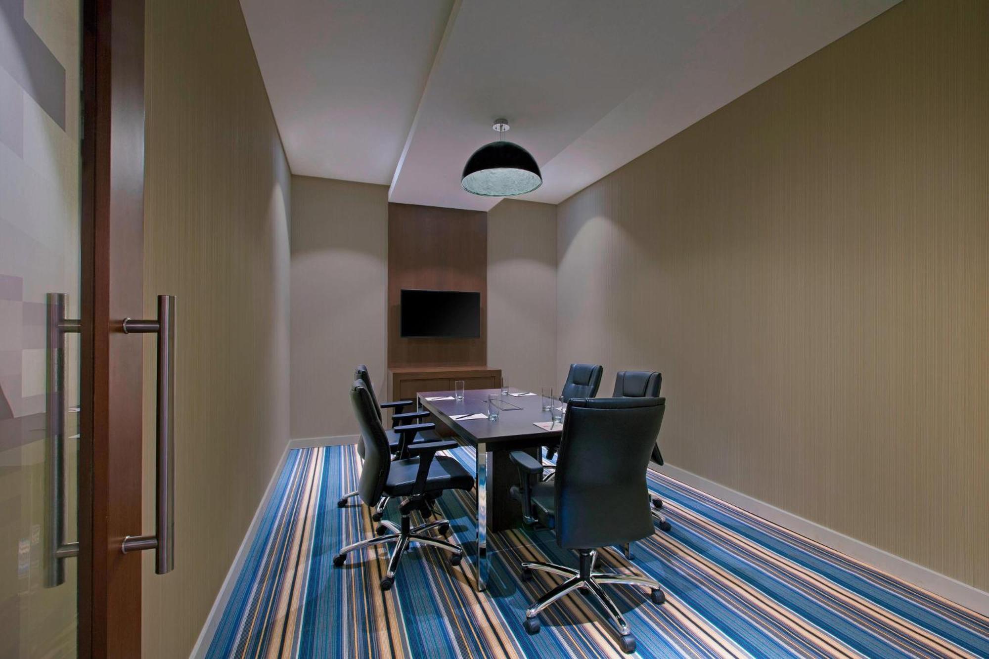 Aloft Bengaluru Outer Ring Road Hotel Екстериор снимка